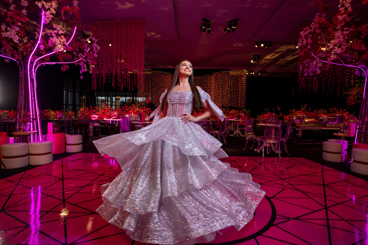 quinze anos gemeas Sítio do Cassio - Sombrio/SC
ASSESORIA: Teka Cerimoniais e Eventos
FOTOGRAFIA: Adrielle Peres Fotógrafa de quinze anos
VIDEO: Tríplice Filmes
VESTIDO: Noivas e Casais
DECORAÇÃO: Art Manha
ILUMINAÇÃO E SOM: Concorde 
