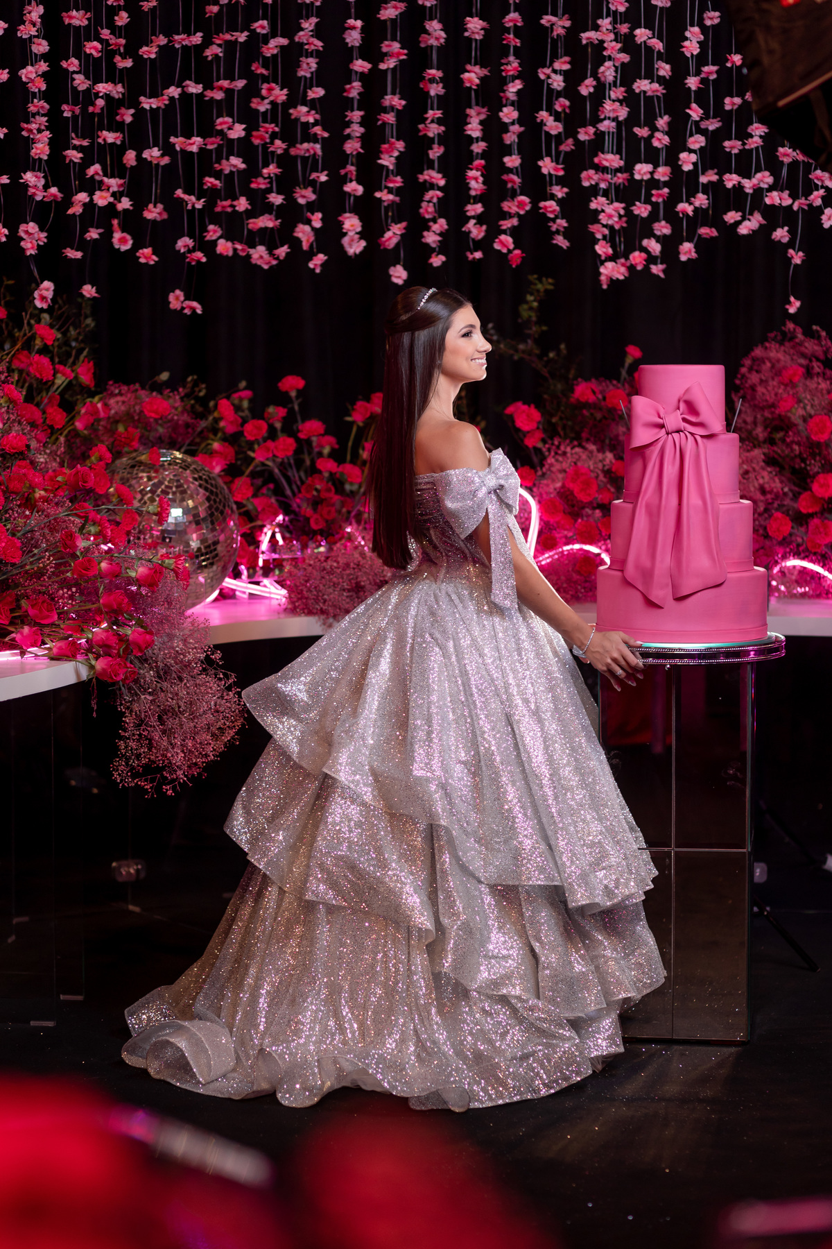 quinze anos gemeas Sítio do Cassio - Sombrio/SC
ASSESORIA: Teka Cerimoniais e Eventos
FOTOGRAFIA: Adrielle Peres Fotógrafa de quinze anos
VIDEO: Tríplice Filmes
VESTIDO: Noivas e Casais
DECORAÇÃO: Art Manha
ILUMINAÇÃO E SOM: Concorde 
