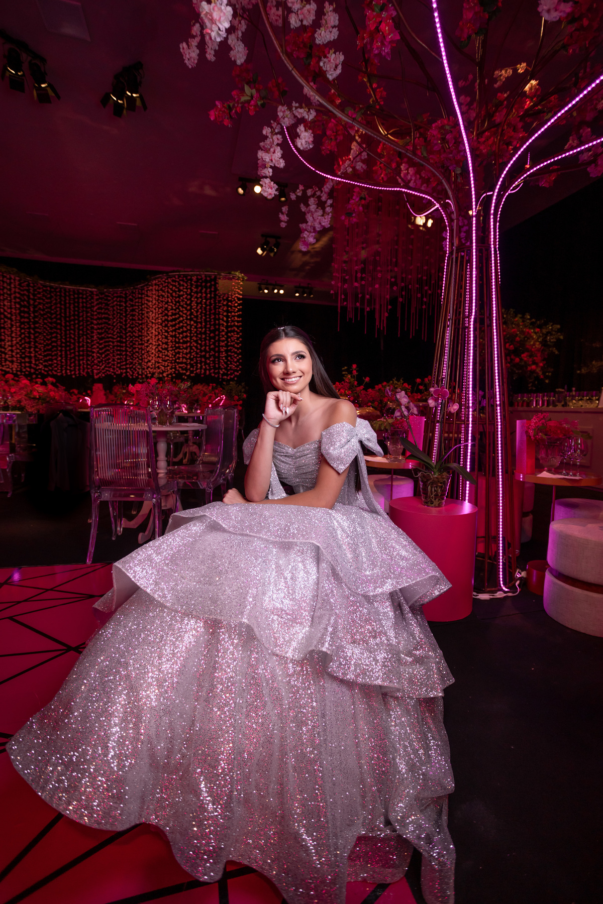 quinze anos gemeas Sítio do Cassio - Sombrio/SC
ASSESORIA: Teka Cerimoniais e Eventos
FOTOGRAFIA: Adrielle Peres Fotógrafa de quinze anos
VIDEO: Tríplice Filmes
VESTIDO: Noivas e Casais
DECORAÇÃO: Art Manha
ILUMINAÇÃO E SOM: Concorde 
