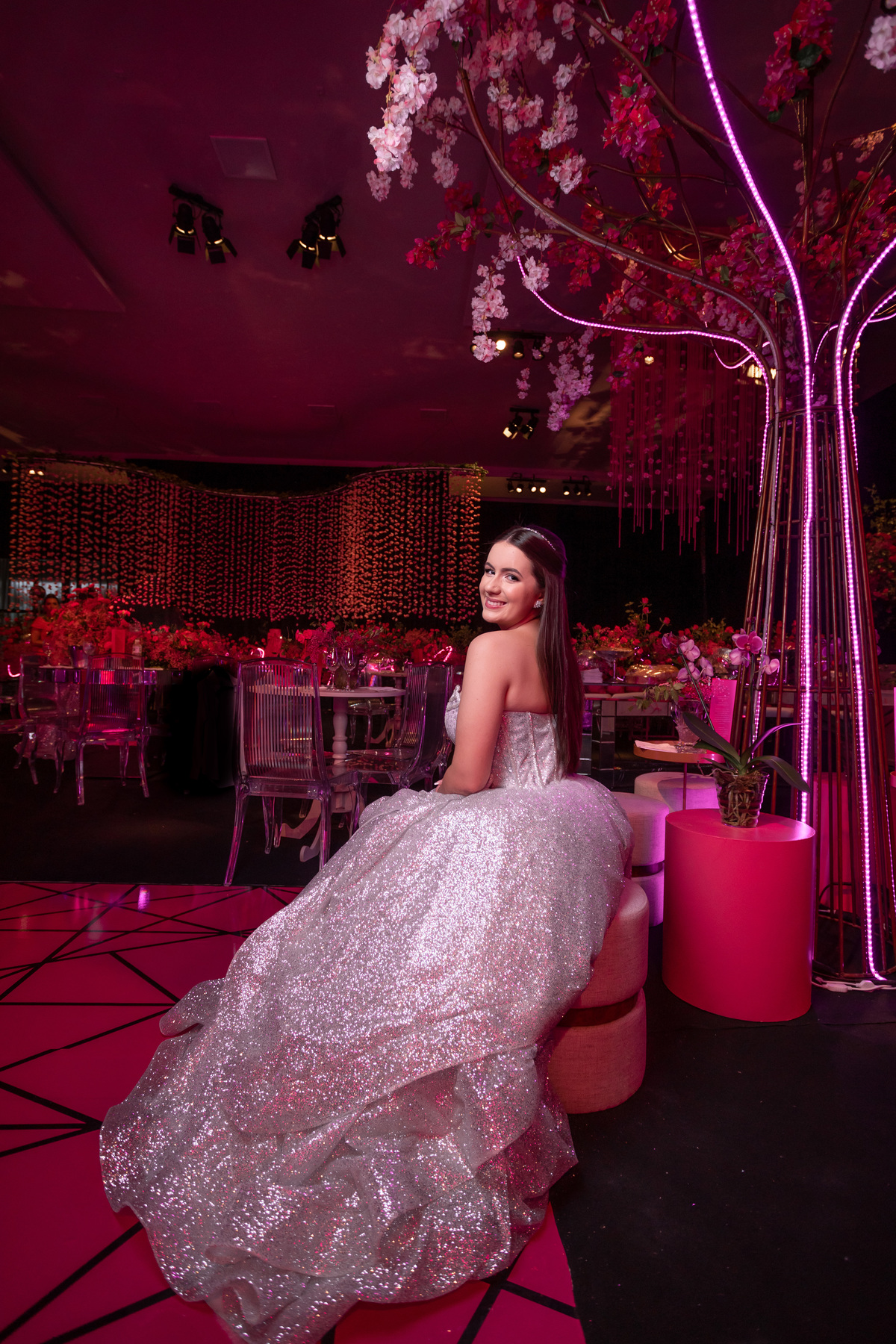 quinze anos gemeas Sítio do Cassio - Sombrio/SC
ASSESORIA: Teka Cerimoniais e Eventos
FOTOGRAFIA: Adrielle Peres Fotógrafa de quinze anos
VIDEO: Tríplice Filmes
VESTIDO: Noivas e Casais
DECORAÇÃO: Art Manha
ILUMINAÇÃO E SOM: Concorde 
