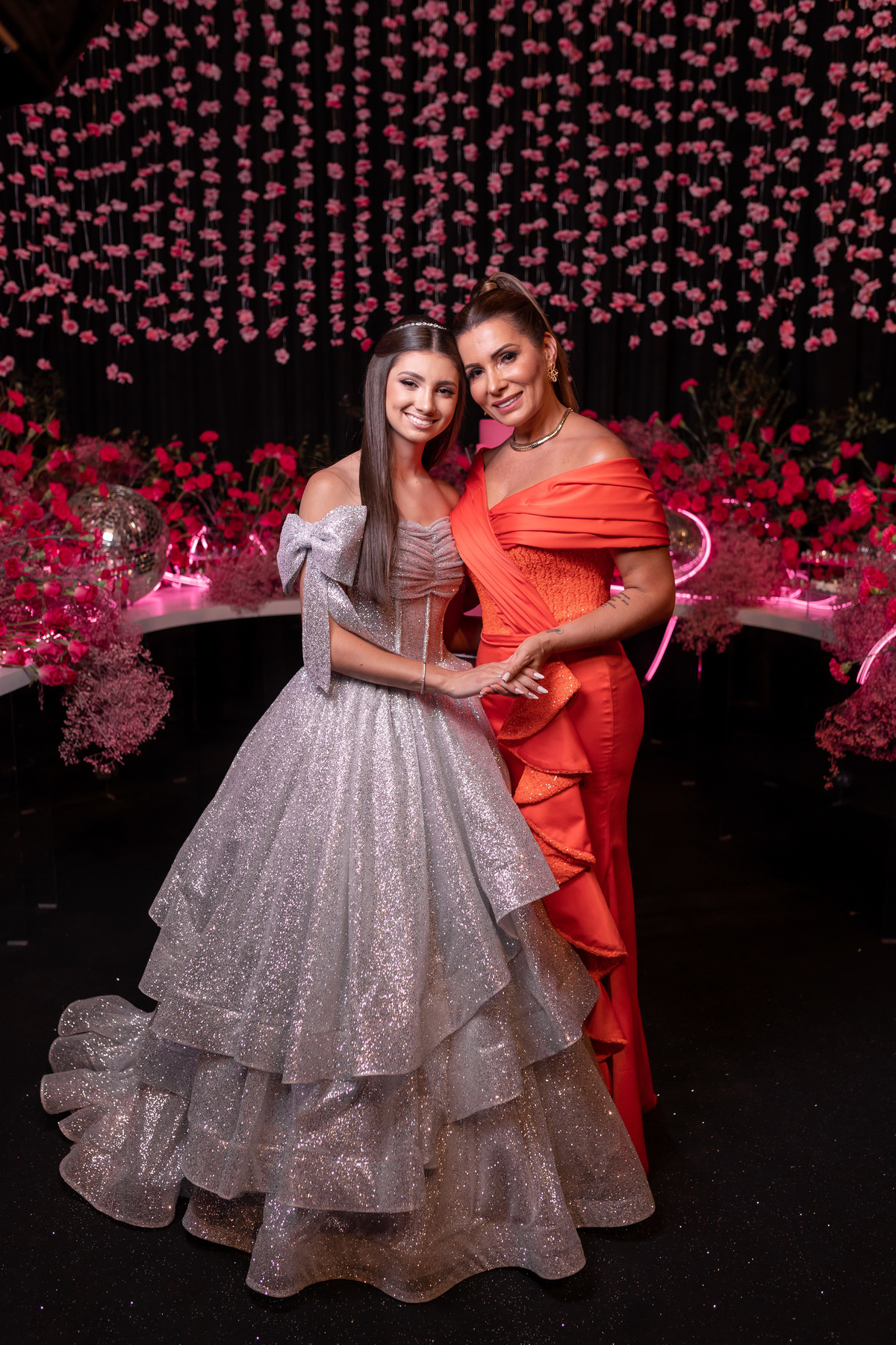 quinze anos gemeas Sítio do Cassio - Sombrio/SC
ASSESORIA: Teka Cerimoniais e Eventos
FOTOGRAFIA: Adrielle Peres Fotógrafa de quinze anos
VIDEO: Tríplice Filmes
VESTIDO: Noivas e Casais
DECORAÇÃO: Art Manha
ILUMINAÇÃO E SOM: Concorde 
