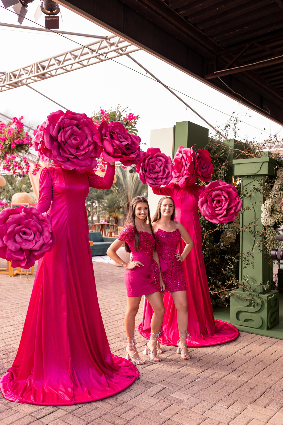 quinze anos gemeas Sítio do Cassio - Sombrio/SC
ASSESORIA: Teka Cerimoniais e Eventos
FOTOGRAFIA: Adrielle Peres Fotógrafa de quinze anos
VIDEO: Tríplice Filmes
VESTIDO: Noivas e Casais
DECORAÇÃO: Art Manha
ILUMINAÇÃO E SOM: Concorde 
