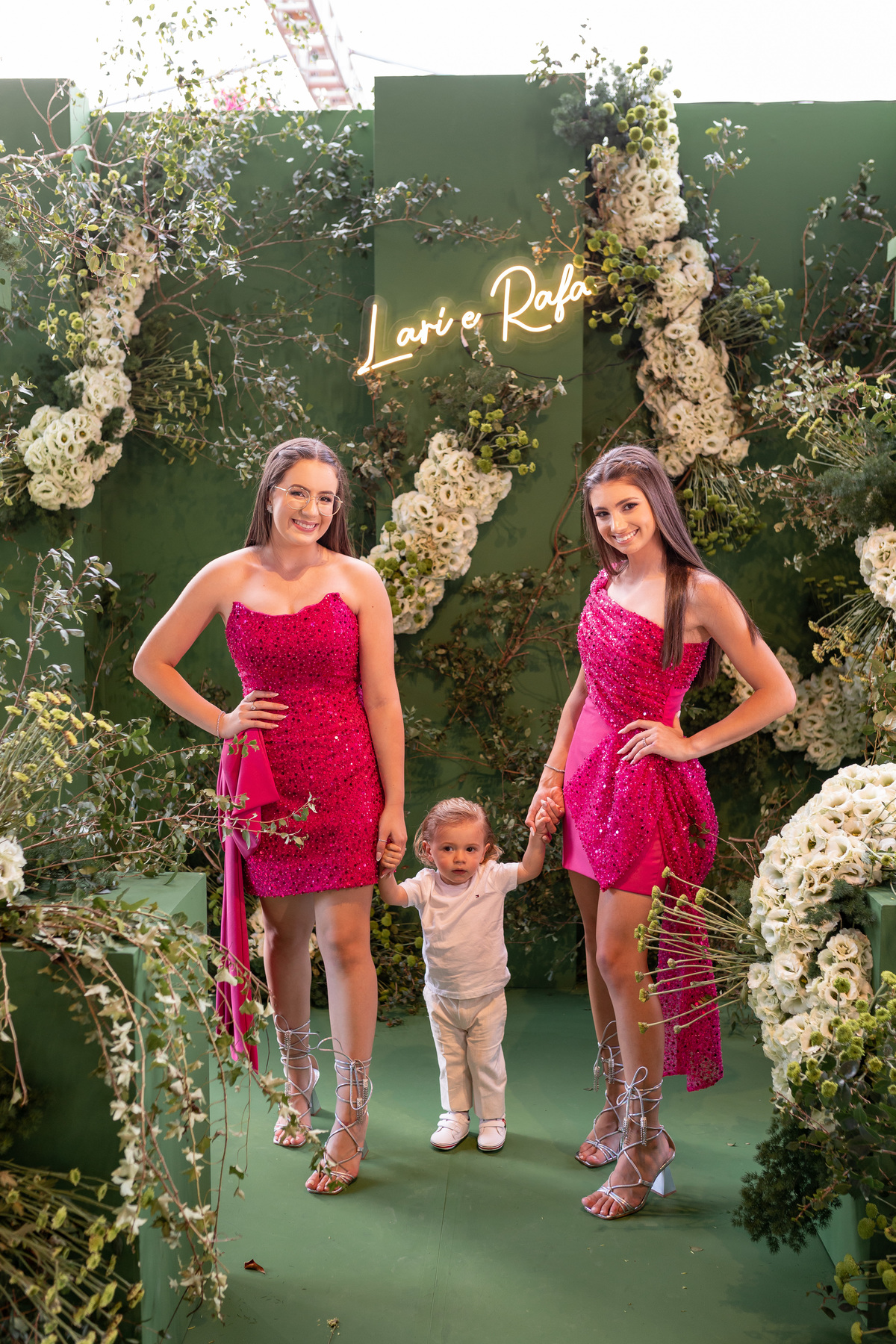 quinze anos gemeas Sítio do Cassio - Sombrio/SC
ASSESORIA: Teka Cerimoniais e Eventos
FOTOGRAFIA: Adrielle Peres Fotógrafa de quinze anos
VIDEO: Tríplice Filmes
VESTIDO: Noivas e Casais
DECORAÇÃO: Art Manha
ILUMINAÇÃO E SOM: Concorde 
