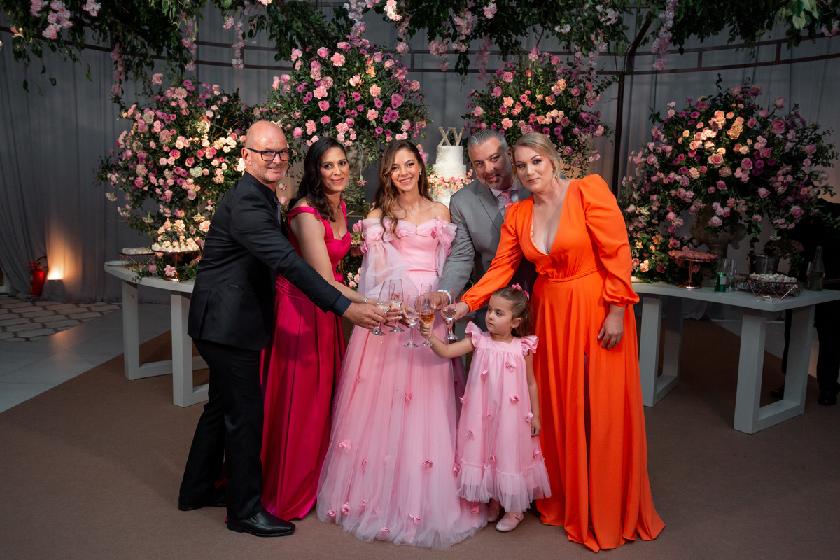 festa de quinze anos - vestido - flores - balada - debutante - fotografa de quinze anos - 15 anos - ensaio de fotos - doces - decoração - dj - Salão paroquial Torres - RS
