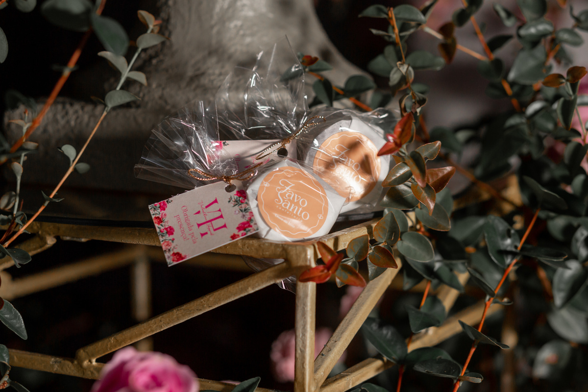 festa de quinze anos - vestido - flores - balada - debutante - fotografa de quinze anos - 15 anos - ensaio de fotos - doces - decoração - dj - Salão paroquial Torres - RS
