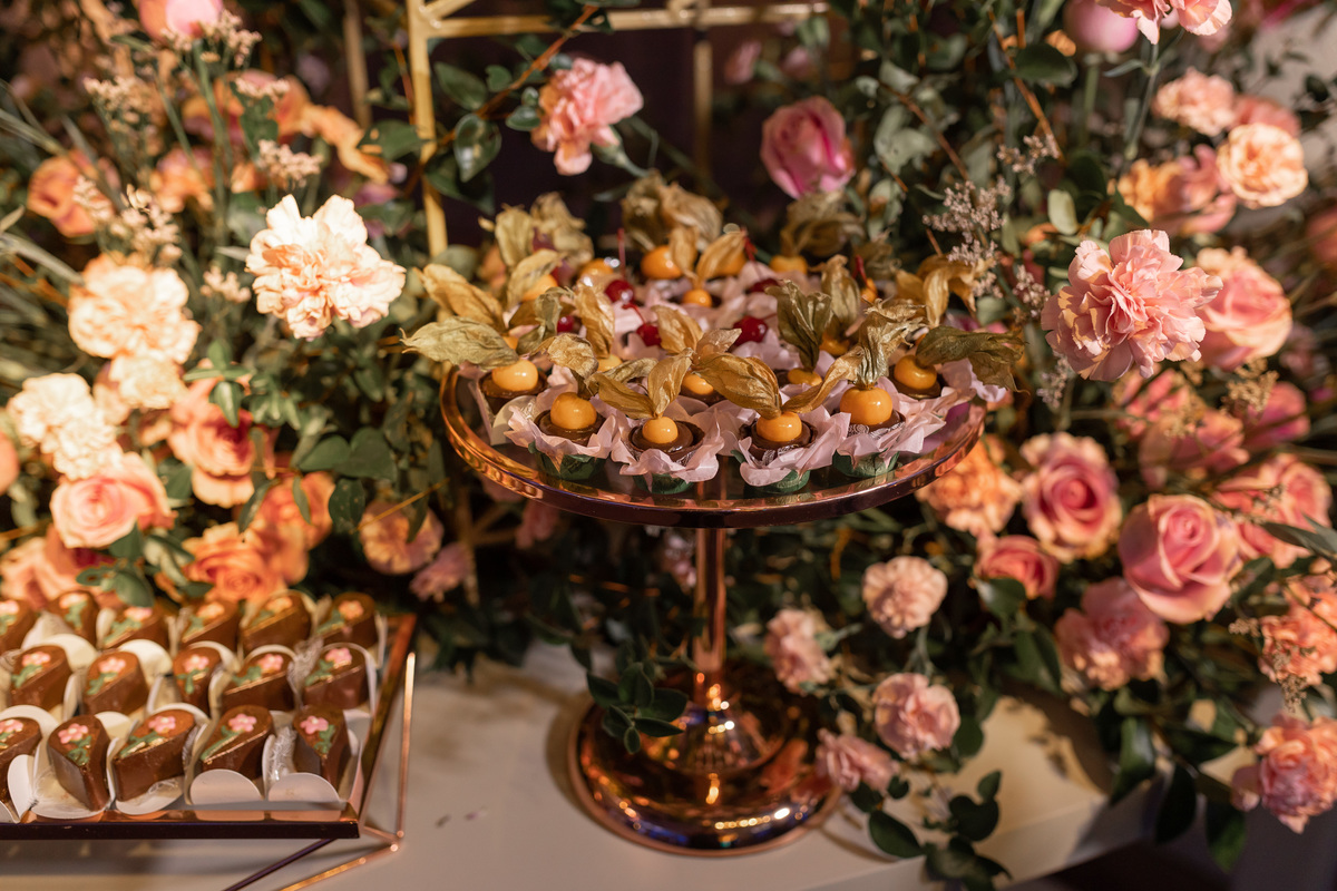 festa de quinze anos - vestido - flores - balada - debutante - fotografa de quinze anos - 15 anos - ensaio de fotos - doces - decoração - dj - Salão paroquial Torres - RS
