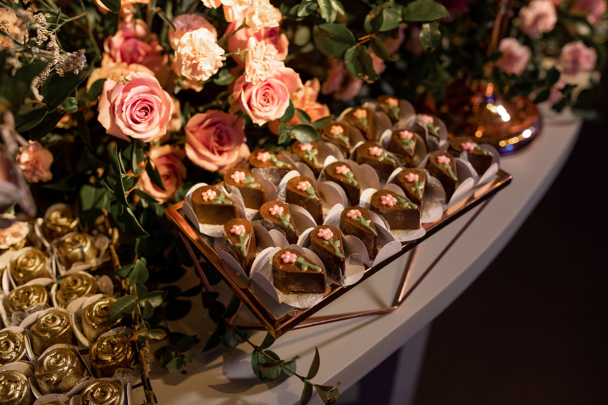 festa de quinze anos - vestido - flores - balada - debutante - fotografa de quinze anos - 15 anos - ensaio de fotos - doces - decoração - dj - Salão paroquial Torres - RS
