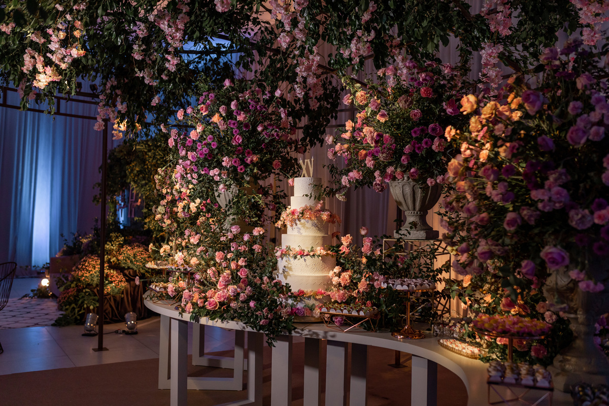 festa de quinze anos - vestido - flores - balada - debutante - fotografa de quinze anos - 15 anos - ensaio de fotos - doces - decoração - dj - Salão paroquial Torres - RS
