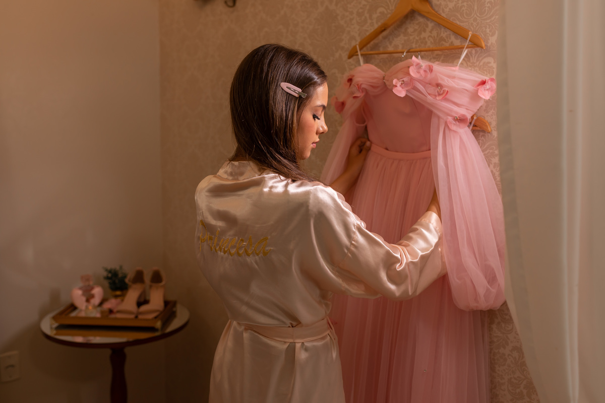 festa de quinze anos - vestido - flores - balada - debutante - fotografa de quinze anos - 15 anos - ensaio de fotos - doces - decoração - dj - Salão paroquial Torres - RS
