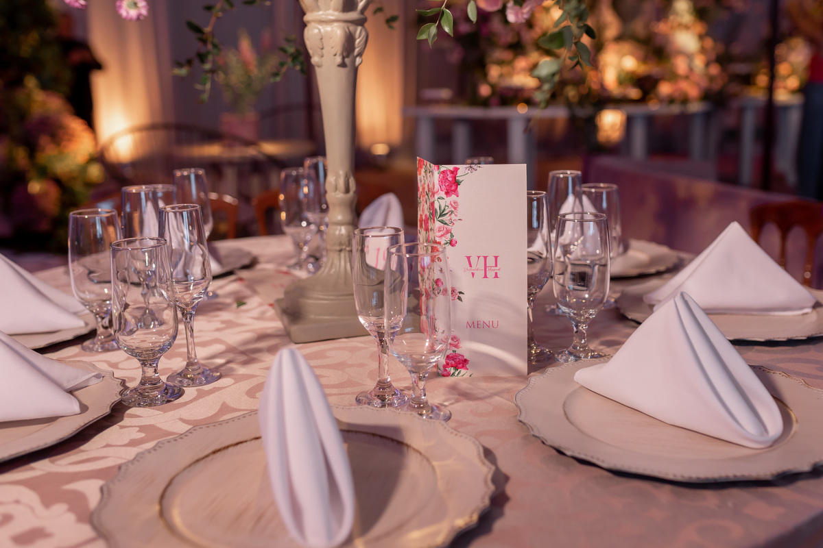 festa de quinze anos - vestido - flores - balada - debutante - fotografa de quinze anos - 15 anos - ensaio de fotos - doces - decoração - dj - Salão paroquial Torres - RS
