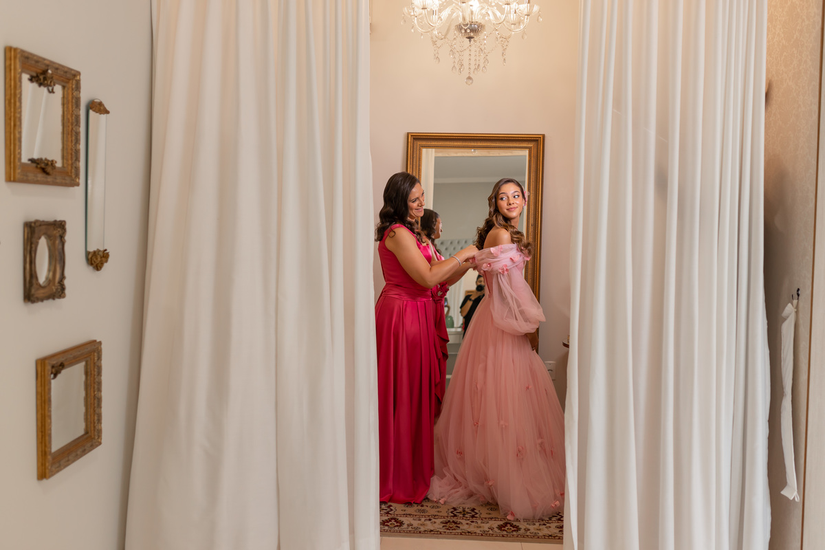 festa de quinze anos - vestido - flores - balada - debutante - fotografa de quinze anos - 15 anos - ensaio de fotos - doces - decoração - dj - Salão paroquial Torres - RS
