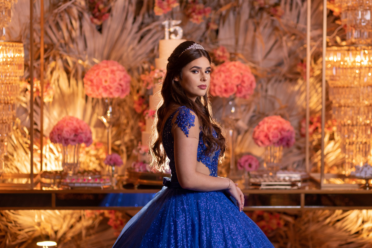 fotógrafa de quinze anos Adrielle Peres fotografia - Cobertura digital: Raquel Jesus - Decoração: Art Mana - Cerimonial: Sublime - Som/Luz: Impacto Som - festa dos quinze - capão da canoa - debutante - vestido - flores - foto e video - decoração 