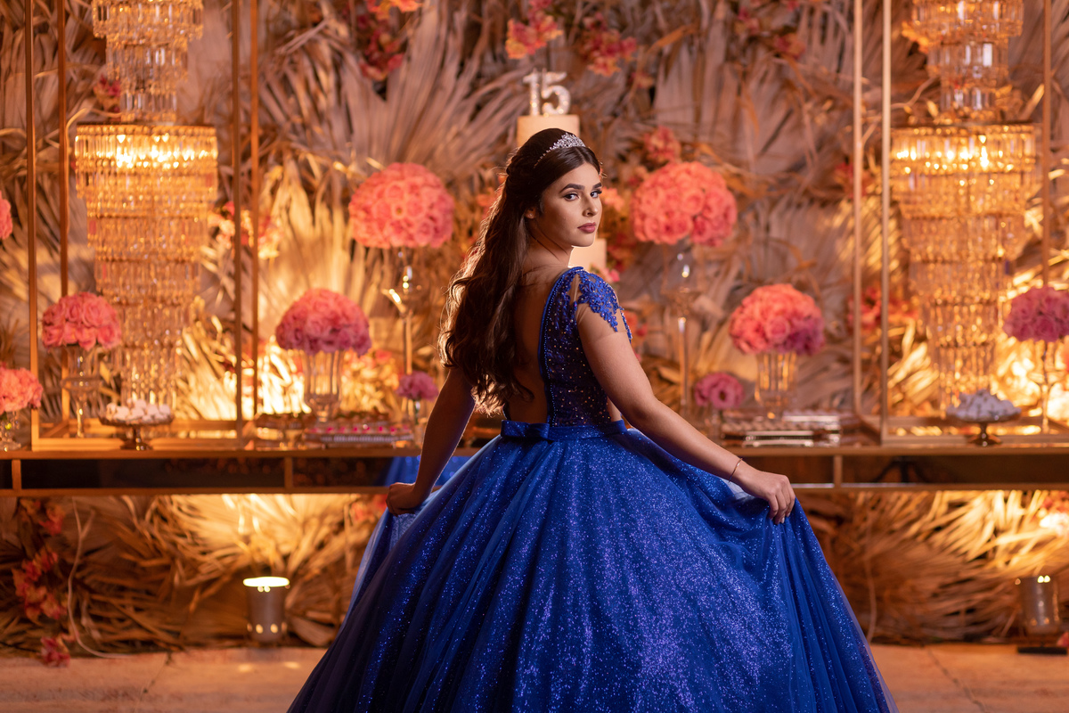 fotógrafa de quinze anos Adrielle Peres fotografia - Cobertura digital: Raquel Jesus - Decoração: Art Mana - Cerimonial: Sublime - Som/Luz: Impacto Som - festa dos quinze - capão da canoa - debutante - vestido - flores - foto e video - decoração 