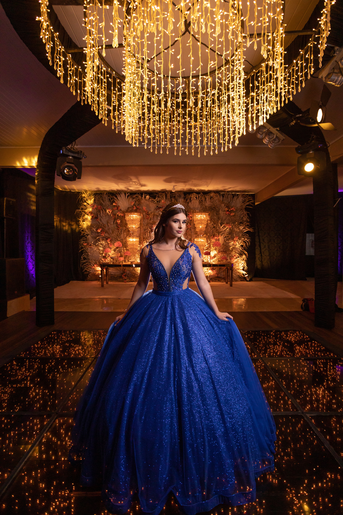 fotógrafa de quinze anos Adrielle Peres fotografia - Cobertura digital: Raquel Jesus - Decoração: Art Mana - Cerimonial: Sublime - Som/Luz: Impacto Som - festa dos quinze - capão da canoa - debutante - vestido - flores - foto e video - decoração 