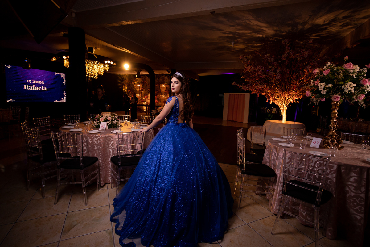 fotógrafa de quinze anos Adrielle Peres fotografia - Cobertura digital: Raquel Jesus - Decoração: Art Mana - Cerimonial: Sublime - Som/Luz: Impacto Som - festa dos quinze - capão da canoa - debutante - vestido - flores - foto e video - decoração 