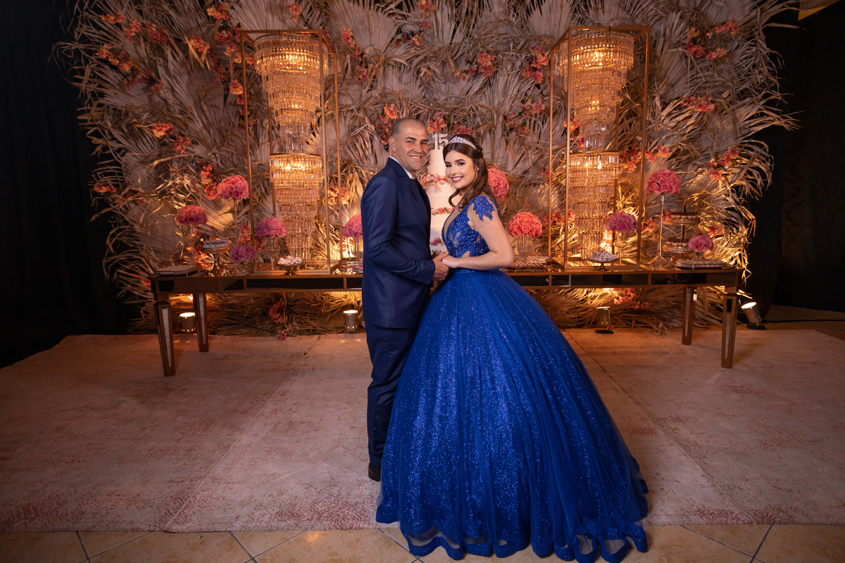 fotógrafa de quinze anos Adrielle Peres fotografia - Cobertura digital: Raquel Jesus - Decoração: Art Mana - Cerimonial: Sublime - Som/Luz: Impacto Som - festa dos quinze - capão da canoa - debutante - vestido - flores - foto e video - decoração 