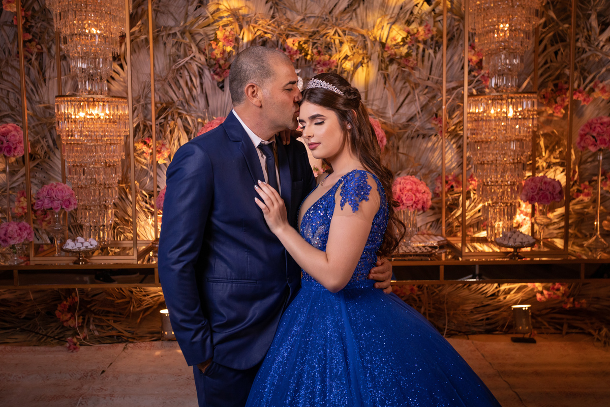 fotógrafa de quinze anos Adrielle Peres fotografia - Cobertura digital: Raquel Jesus - Decoração: Art Mana - Cerimonial: Sublime - Som/Luz: Impacto Som - festa dos quinze - capão da canoa - debutante - vestido - flores - foto e video - decoração 