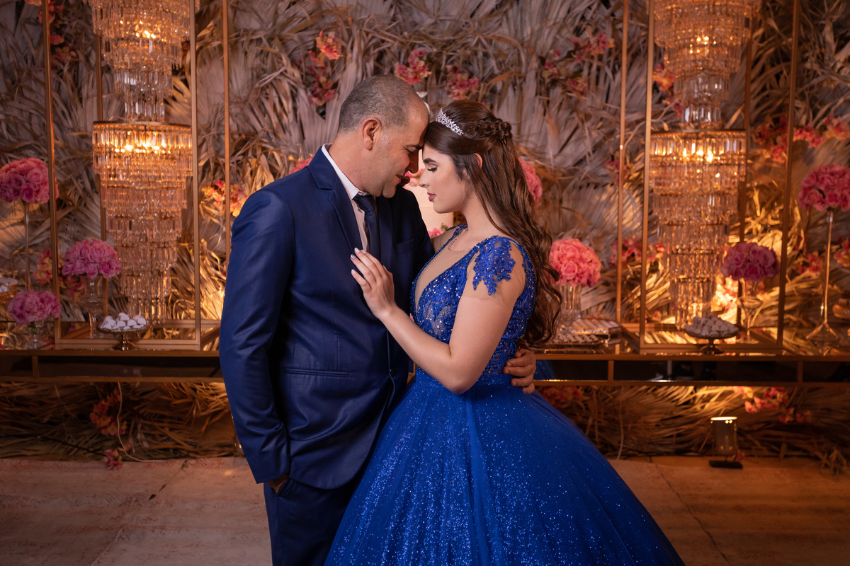 fotógrafa de quinze anos Adrielle Peres fotografia - Cobertura digital: Raquel Jesus - Decoração: Art Mana - Cerimonial: Sublime - Som/Luz: Impacto Som - festa dos quinze - capão da canoa - debutante - vestido - flores - foto e video - decoração 