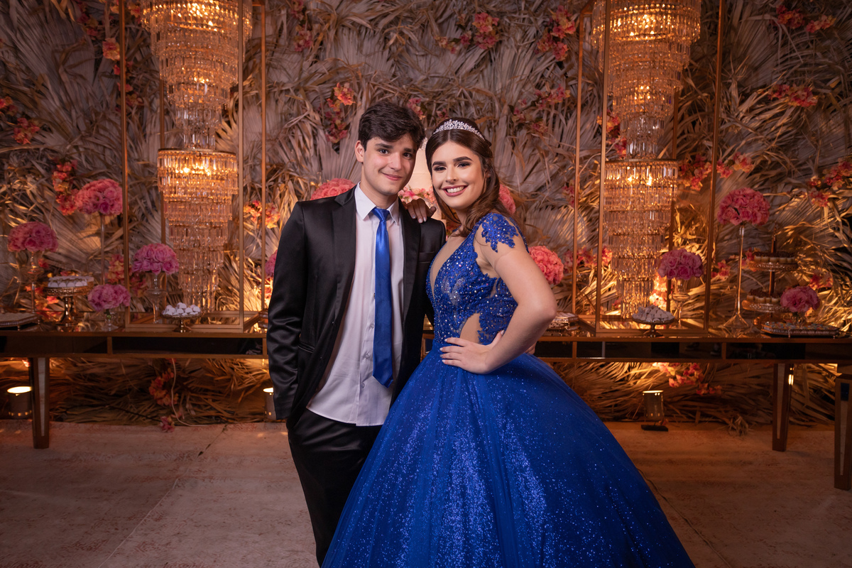 fotógrafa de quinze anos Adrielle Peres fotografia - Cobertura digital: Raquel Jesus - Decoração: Art Mana - Cerimonial: Sublime - Som/Luz: Impacto Som - festa dos quinze - capão da canoa - debutante - vestido - flores - foto e video - decoração 