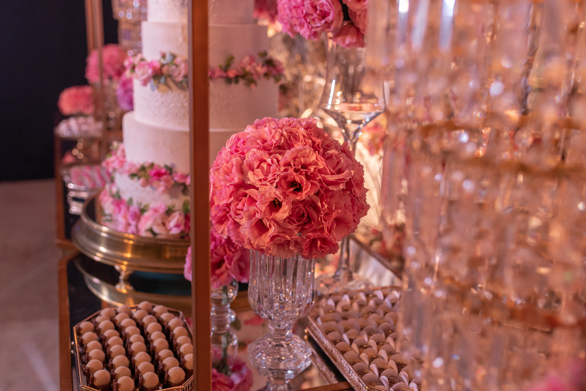 fotógrafa de quinze anos Adrielle Peres fotografia - Cobertura digital: Raquel Jesus - Decoração: Art Mana - Cerimonial: Sublime - Som/Luz: Impacto Som - festa dos quinze - capão da canoa - debutante - vestido - flores - foto e video - decoração 