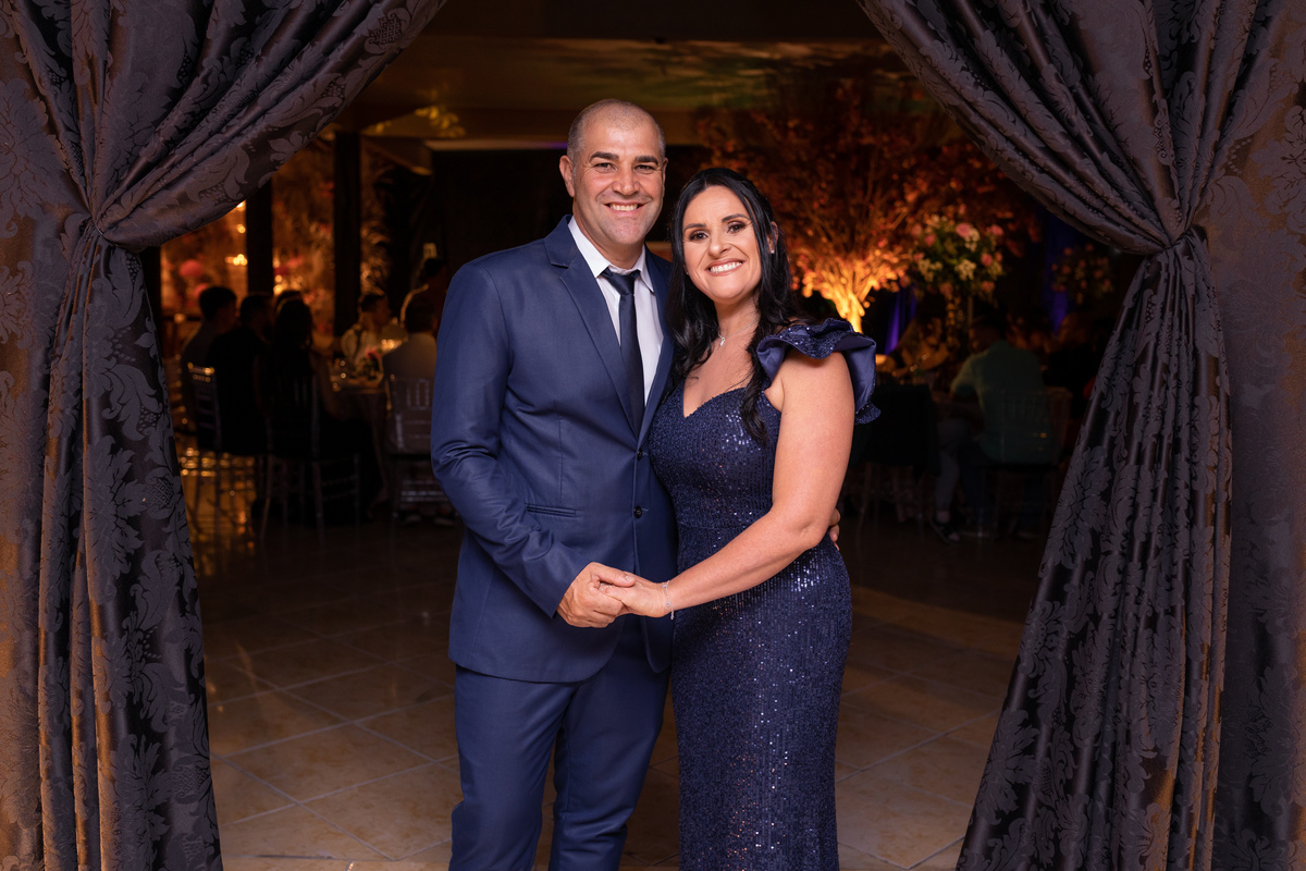 fotógrafa de quinze anos Adrielle Peres fotografia - Cobertura digital: Raquel Jesus - Decoração: Art Mana - Cerimonial: Sublime - Som/Luz: Impacto Som - festa dos quinze - capão da canoa - debutante - vestido - flores - foto e video - decoração 