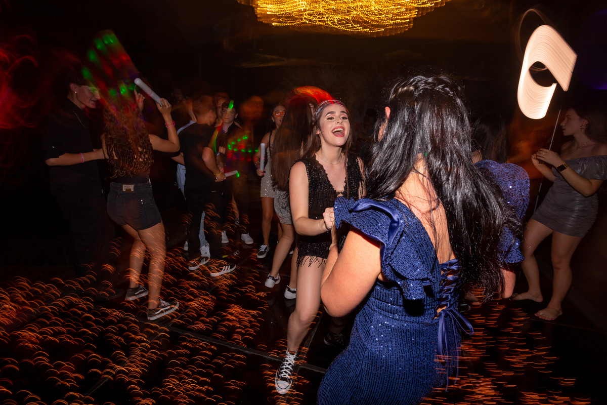 fotógrafa de quinze anos Adrielle Peres fotografia - Cobertura digital: Raquel Jesus - Decoração: Art Mana - Cerimonial: Sublime - Som/Luz: Impacto Som - festa dos quinze - capão da canoa - debutante - vestido - flores - foto e video - decoração 