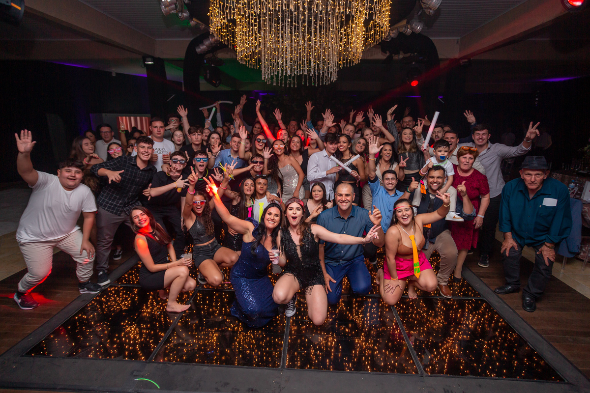 fotógrafa de quinze anos Adrielle Peres fotografia - Cobertura digital: Raquel Jesus - Decoração: Art Mana - Cerimonial: Sublime - Som/Luz: Impacto Som - festa dos quinze - capão da canoa - debutante - vestido - flores - foto e video - decoração 