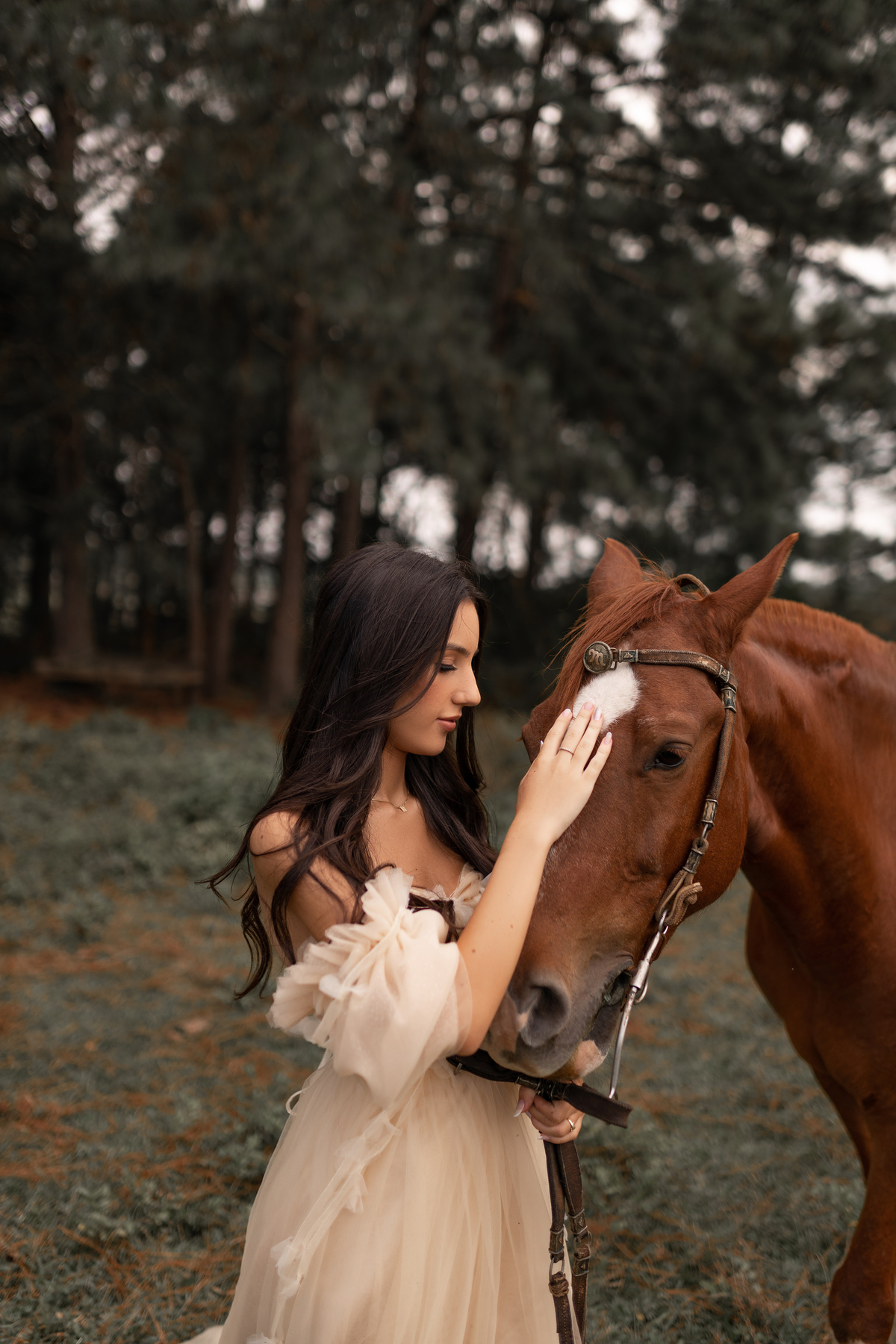 book dos quize anos em torres com o fotógrafa Adrielle Peres especializada em fotos de quinze anos - foto - ensaio - estudio - flores- frutas - surf - praia da guarita.- torres rs fundo branco - estudio