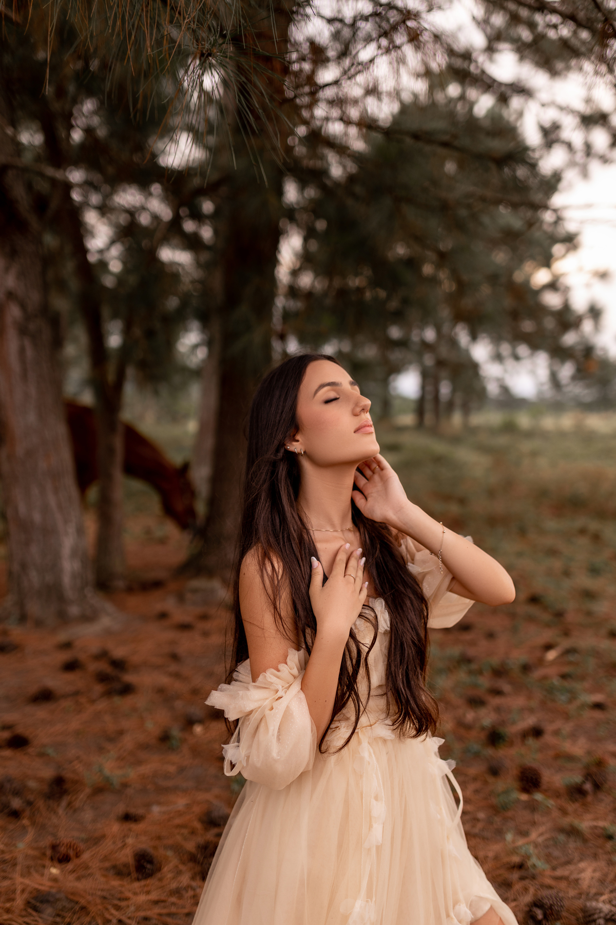 book dos quize anos em torres com o fotógrafa Adrielle Peres especializada em fotos de quinze anos - foto - ensaio - estudio - flores- frutas - surf - praia da guarita.- torres rs fundo branco - estudio