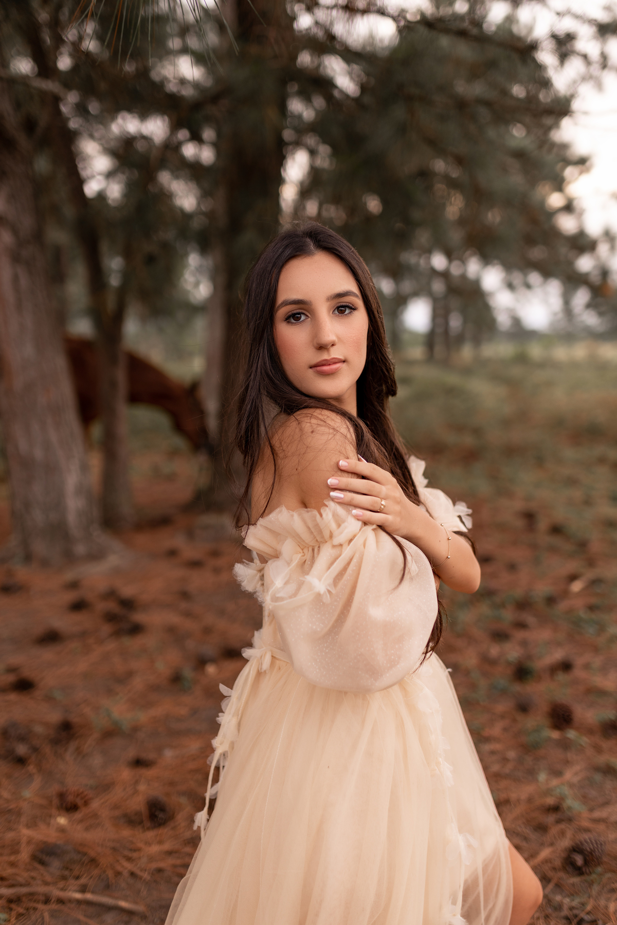 book dos quize anos em torres com o fotógrafa Adrielle Peres especializada em fotos de quinze anos - foto - ensaio - estudio - flores- frutas - surf - praia da guarita.- torres rs fundo branco - estudio