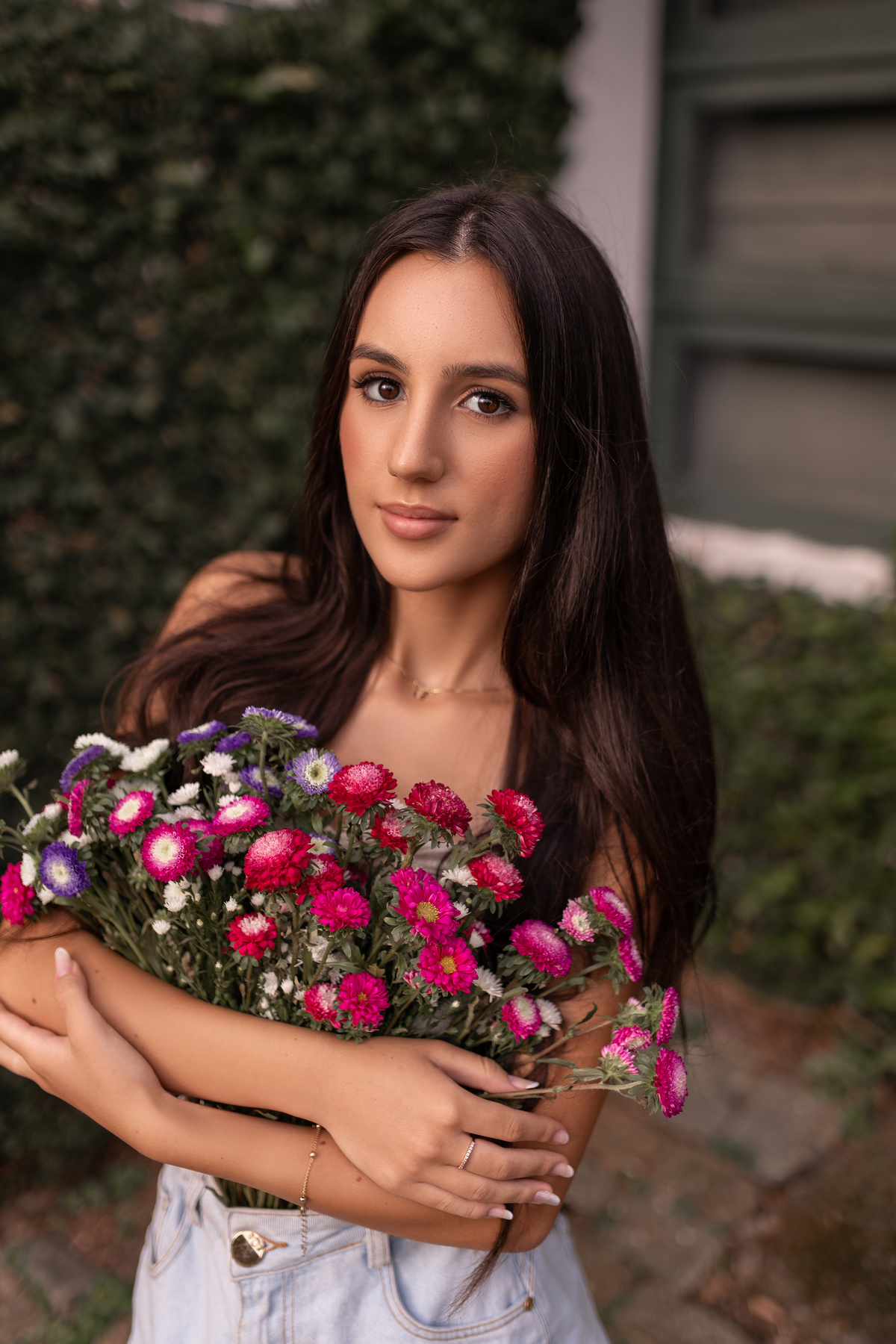 book dos quize anos em torres com o fotógrafa Adrielle Peres especializada em fotos de quinze anos - foto - ensaio - estudio - flores- frutas - surf - praia da guarita.- torres rs fundo branco - estudio