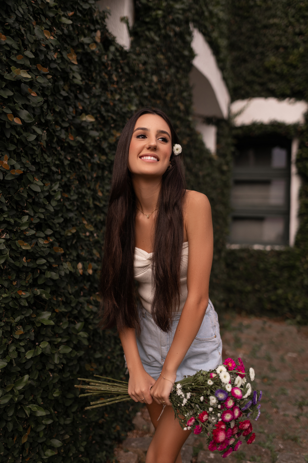 book dos quize anos em torres com o fotógrafa Adrielle Peres especializada em fotos de quinze anos - foto - ensaio - estudio - flores- frutas - surf - praia da guarita.- torres rs fundo branco - estudio