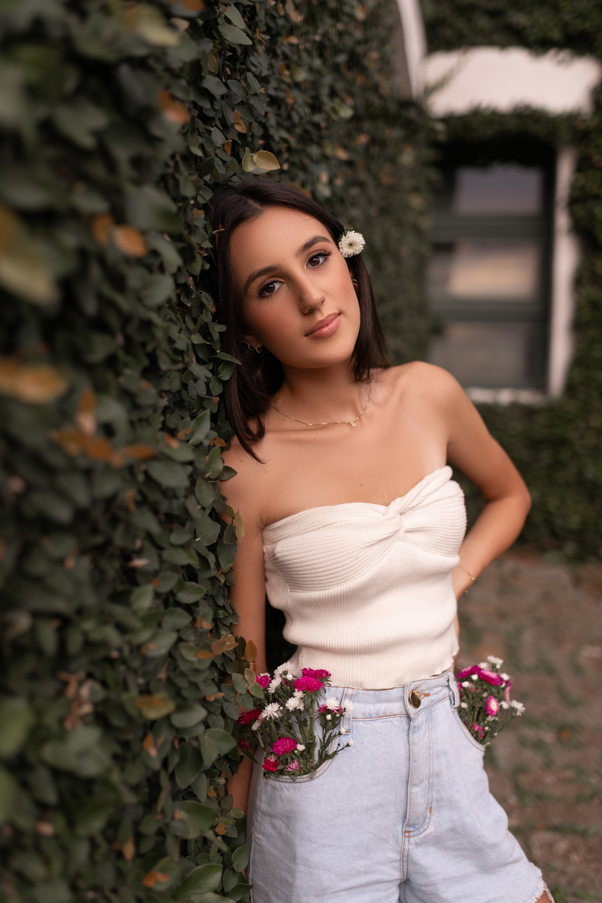 book dos quize anos em torres com o fotógrafa Adrielle Peres especializada em fotos de quinze anos - foto - ensaio - estudio - flores- frutas - surf - praia da guarita.- torres rs fundo branco - estudio