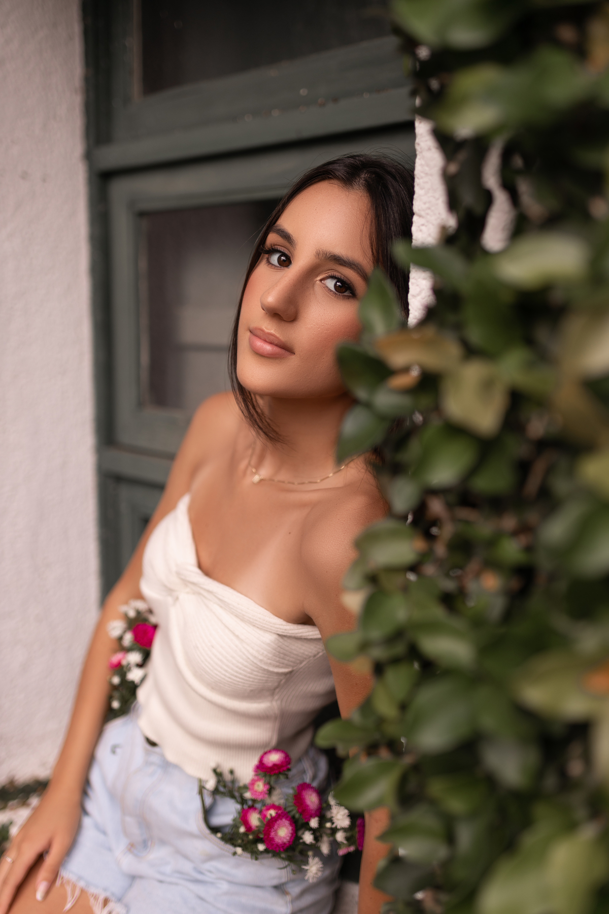 book dos quize anos em torres com o fotógrafa Adrielle Peres especializada em fotos de quinze anos - foto - ensaio - estudio - flores- frutas - surf - praia da guarita.- torres rs fundo branco - estudio