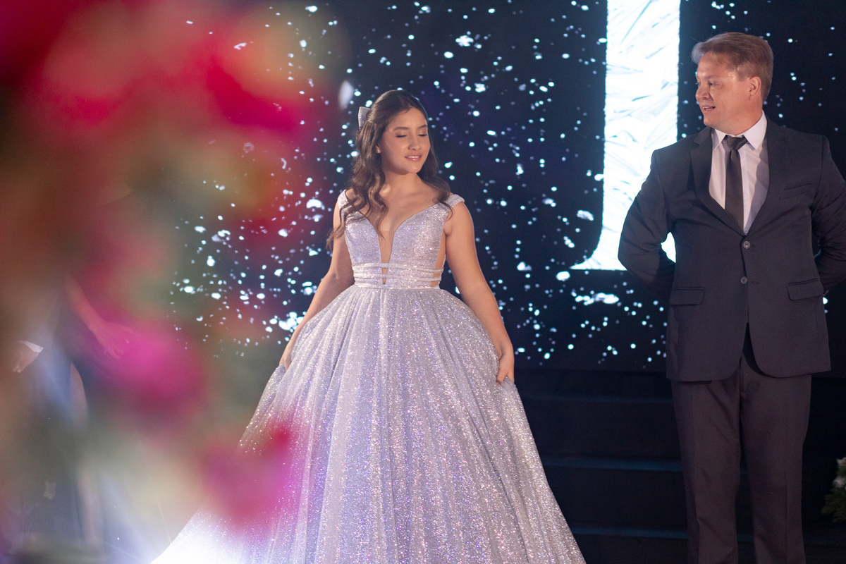 Festa de quinze anos em Torres
Fotografia: Adrielle Peres

Filme: Fred Filmes

Decoração: Só Brilho

Cerimonial: Celebrai 

Som/Luz: Impacto Som

Local: Apae Torres

Doces: Marta Mello/Cacau Show

Beleza: Morgana Magnus

Vestido: Noivas e Casais:
