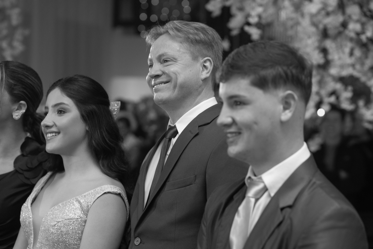 Festa de quinze anos em Torres
Fotografia: Adrielle Peres

Filme: Fred Filmes

Decoração: Só Brilho

Cerimonial: Celebrai 

Som/Luz: Impacto Som

Local: Apae Torres

Doces: Marta Mello/Cacau Show

Beleza: Morgana Magnus

Vestido: Noivas e Casais:
