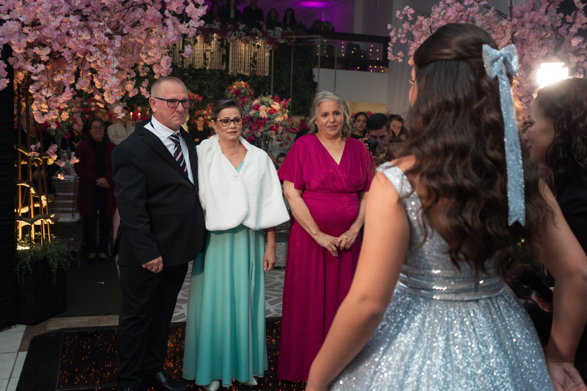 Festa de quinze anos em Torres
Fotografia: Adrielle Peres

Filme: Fred Filmes

Decoração: Só Brilho

Cerimonial: Celebrai 

Som/Luz: Impacto Som

Local: Apae Torres

Doces: Marta Mello/Cacau Show

Beleza: Morgana Magnus

Vestido: Noivas e Casais:
