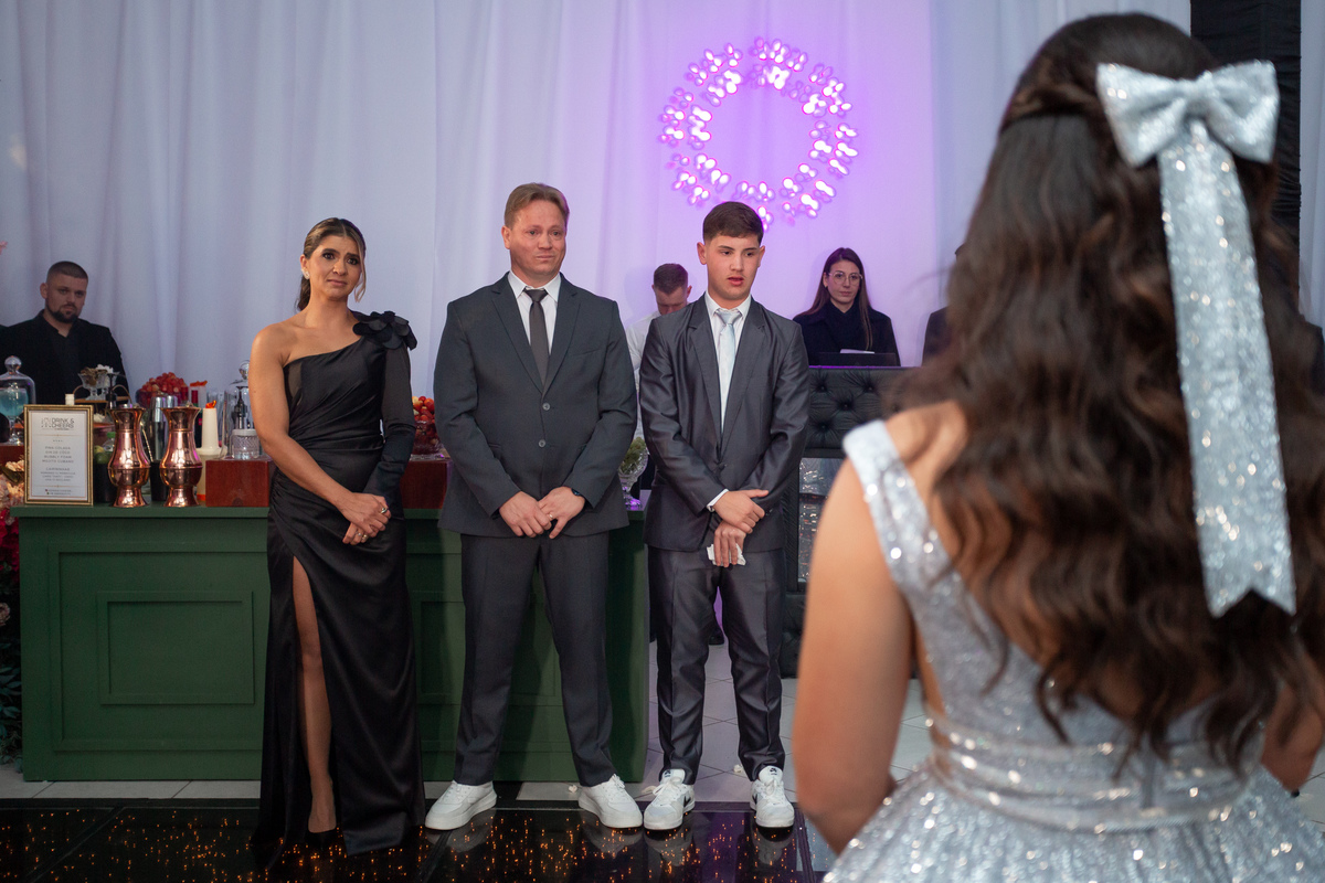 Festa de quinze anos em Torres
Fotografia: Adrielle Peres

Filme: Fred Filmes

Decoração: Só Brilho

Cerimonial: Celebrai 

Som/Luz: Impacto Som

Local: Apae Torres

Doces: Marta Mello/Cacau Show

Beleza: Morgana Magnus

Vestido: Noivas e Casais:
