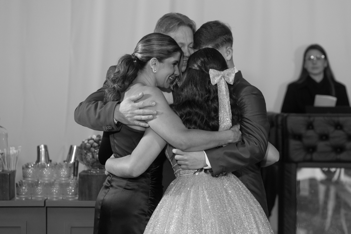 Festa de quinze anos em Torres
Fotografia: Adrielle Peres

Filme: Fred Filmes

Decoração: Só Brilho

Cerimonial: Celebrai 

Som/Luz: Impacto Som

Local: Apae Torres

Doces: Marta Mello/Cacau Show

Beleza: Morgana Magnus

Vestido: Noivas e Casais:
