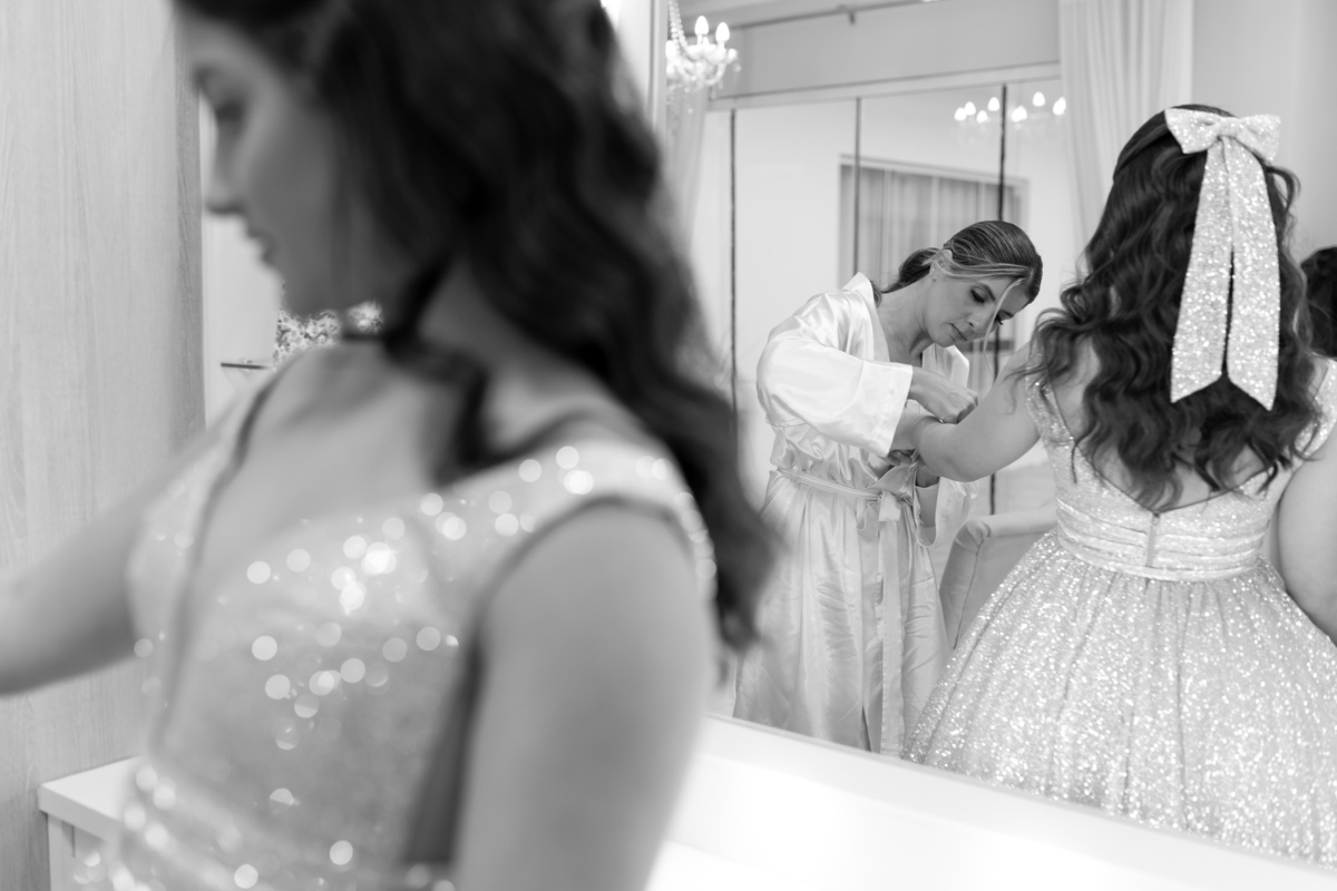 Festa de quinze anos em Torres
Fotografia: Adrielle Peres

Filme: Fred Filmes

Decoração: Só Brilho

Cerimonial: Celebrai 

Som/Luz: Impacto Som

Local: Apae Torres

Doces: Marta Mello/Cacau Show

Beleza: Morgana Magnus

Vestido: Noivas e Casais:
