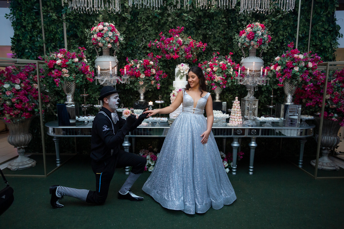 Festa de quinze anos em Torres
Fotografia: Adrielle Peres

Filme: Fred Filmes

Decoração: Só Brilho

Cerimonial: Celebrai 

Som/Luz: Impacto Som

Local: Apae Torres

Doces: Marta Mello/Cacau Show

Beleza: Morgana Magnus

Vestido: Noivas e Casais:
