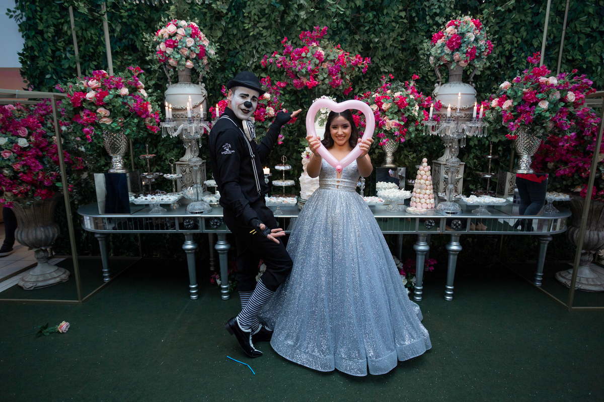 Festa de quinze anos em Torres
Fotografia: Adrielle Peres

Filme: Fred Filmes

Decoração: Só Brilho

Cerimonial: Celebrai 

Som/Luz: Impacto Som

Local: Apae Torres

Doces: Marta Mello/Cacau Show

Beleza: Morgana Magnus

Vestido: Noivas e Casais:
