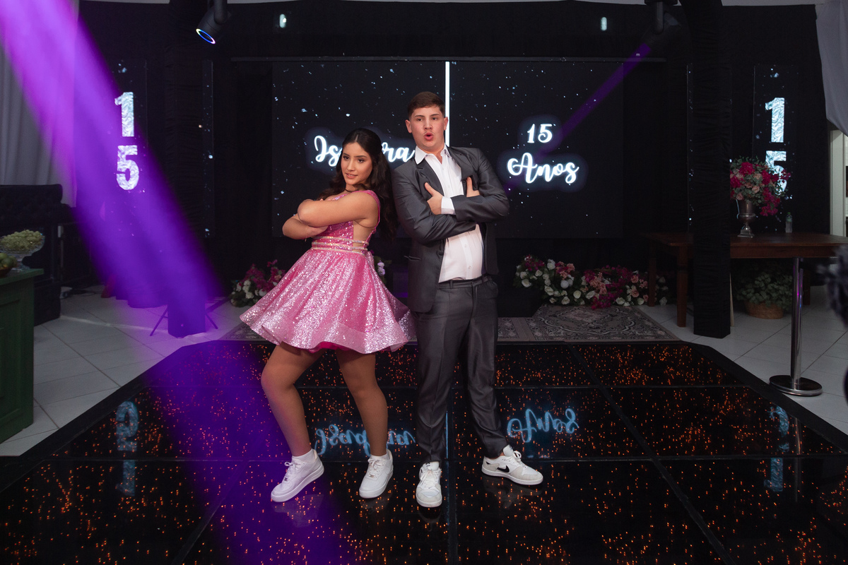 Festa de quinze anos em Torres
Fotografia: Adrielle Peres

Filme: Fred Filmes

Decoração: Só Brilho

Cerimonial: Celebrai 

Som/Luz: Impacto Som

Local: Apae Torres

Doces: Marta Mello/Cacau Show

Beleza: Morgana Magnus

Vestido: Noivas e Casais:
