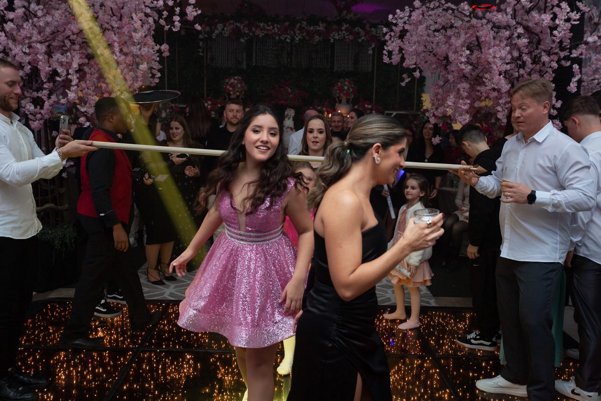 Festa de quinze anos em Torres
Fotografia: Adrielle Peres

Filme: Fred Filmes

Decoração: Só Brilho

Cerimonial: Celebrai 

Som/Luz: Impacto Som

Local: Apae Torres

Doces: Marta Mello/Cacau Show

Beleza: Morgana Magnus

Vestido: Noivas e Casais:
