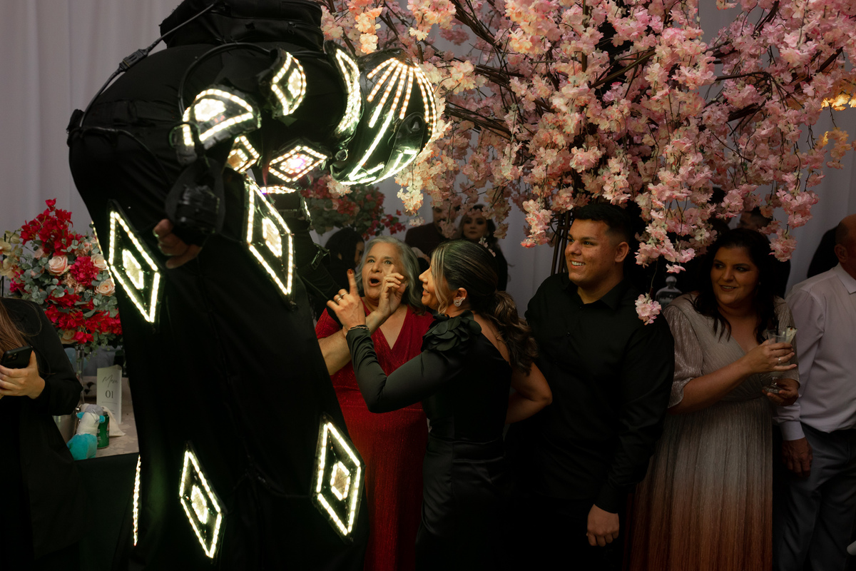 Festa de quinze anos em Torres
Fotografia: Adrielle Peres

Filme: Fred Filmes

Decoração: Só Brilho

Cerimonial: Celebrai 

Som/Luz: Impacto Som

Local: Apae Torres

Doces: Marta Mello/Cacau Show

Beleza: Morgana Magnus

Vestido: Noivas e Casais:
