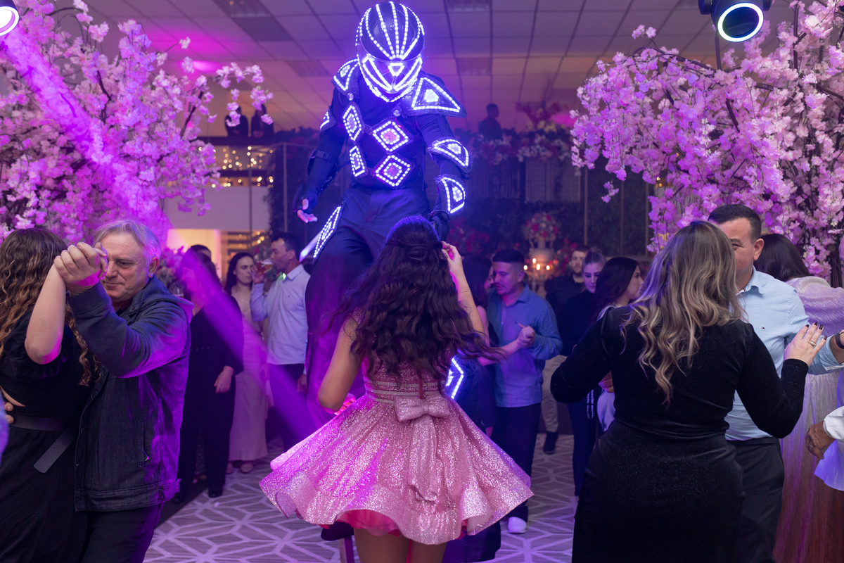 Festa de quinze anos em Torres
Fotografia: Adrielle Peres

Filme: Fred Filmes

Decoração: Só Brilho

Cerimonial: Celebrai 

Som/Luz: Impacto Som

Local: Apae Torres

Doces: Marta Mello/Cacau Show

Beleza: Morgana Magnus

Vestido: Noivas e Casais:
