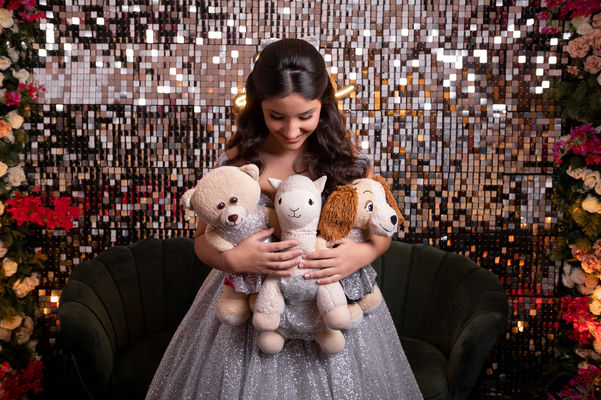 Festa de quinze anos em Torres
Fotografia: Adrielle Peres

Filme: Fred Filmes

Decoração: Só Brilho

Cerimonial: Celebrai 

Som/Luz: Impacto Som

Local: Apae Torres

Doces: Marta Mello/Cacau Show

Beleza: Morgana Magnus

Vestido: Noivas e Casais:
