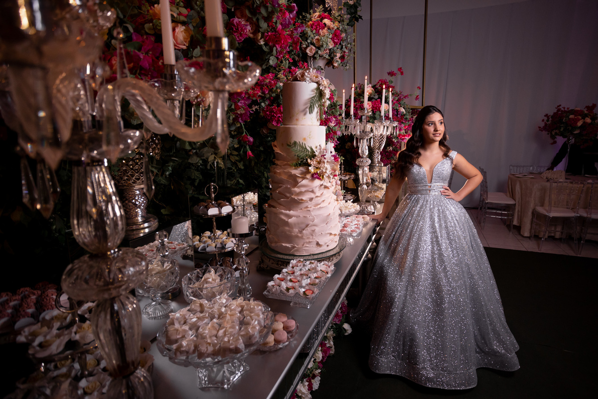 Festa de quinze anos em Torres
Fotografia: Adrielle Peres

Filme: Fred Filmes

Decoração: Só Brilho

Cerimonial: Celebrai 

Som/Luz: Impacto Som

Local: Apae Torres

Doces: Marta Mello/Cacau Show

Beleza: Morgana Magnus

Vestido: Noivas e Casais:
