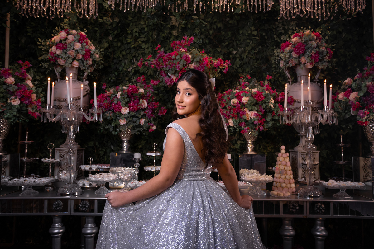 Festa de quinze anos em Torres
Fotografia: Adrielle Peres

Filme: Fred Filmes

Decoração: Só Brilho

Cerimonial: Celebrai 

Som/Luz: Impacto Som

Local: Apae Torres

Doces: Marta Mello/Cacau Show

Beleza: Morgana Magnus

Vestido: Noivas e Casais:
