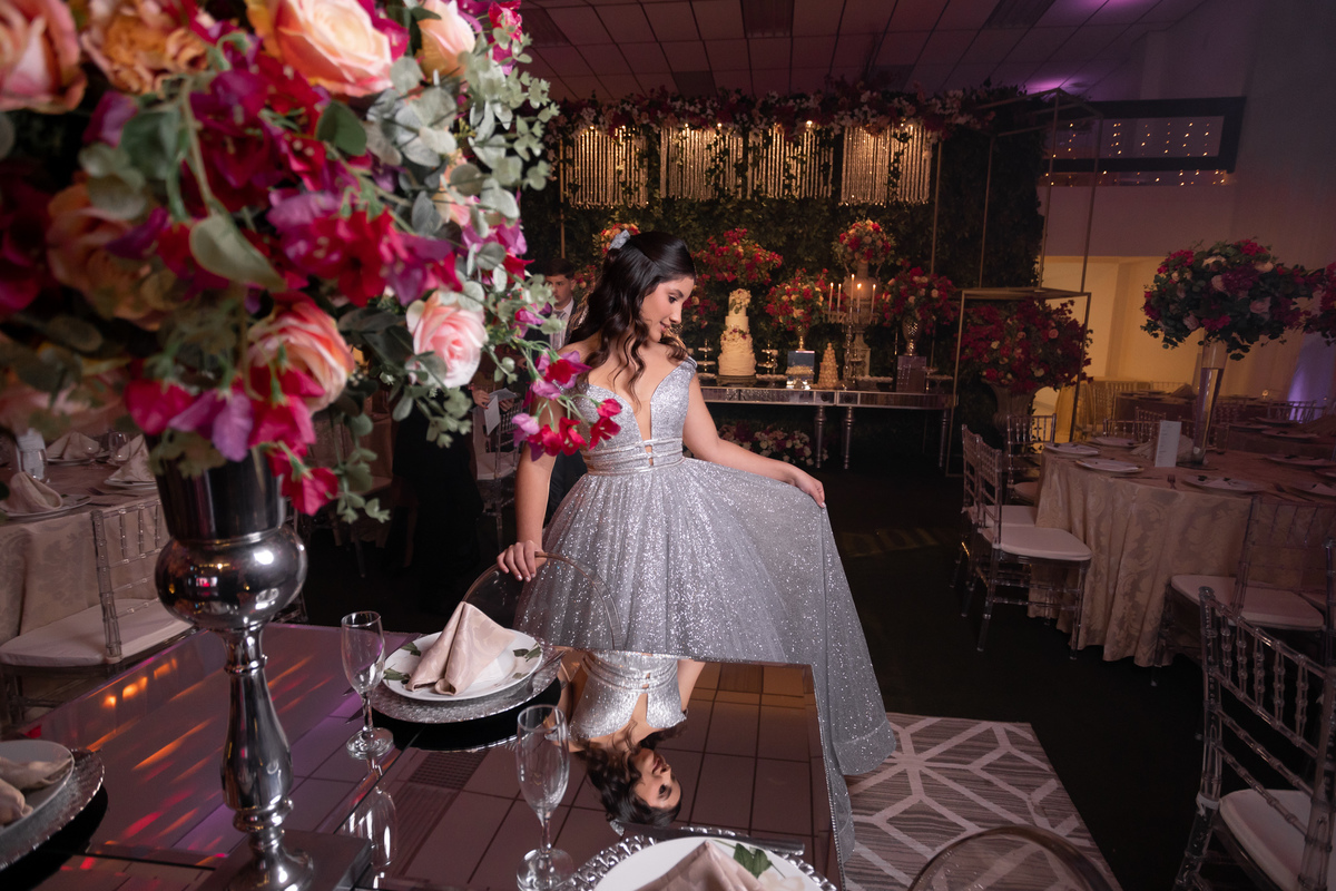 Festa de quinze anos em Torres
Fotografia: Adrielle Peres

Filme: Fred Filmes

Decoração: Só Brilho

Cerimonial: Celebrai 

Som/Luz: Impacto Som

Local: Apae Torres

Doces: Marta Mello/Cacau Show

Beleza: Morgana Magnus

Vestido: Noivas e Casais:
